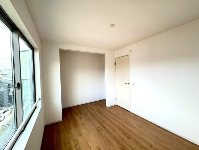 ◆２階リビングでゆったり１６帖の４ＬＤＫ◆周辺環境充実◆西野大鳥井町２期の収納|クローゼット