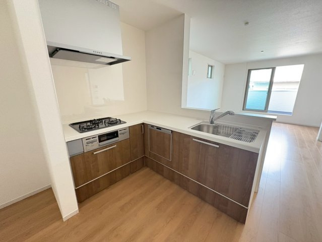 ◆２階リビングでゆったり１６帖の４ＬＤＫ◆周辺環境充実◆西野大鳥井町２期のキッチン|キッチン