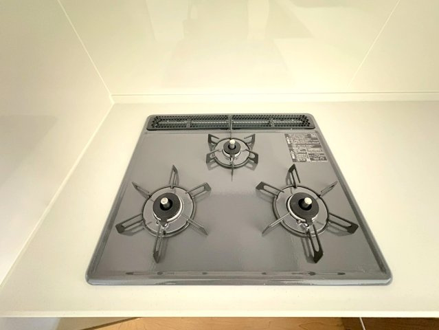 ◆２階リビングでゆったり１６帖の４ＬＤＫ◆周辺環境充実◆西野大鳥井町２期のキッチン|コンロ