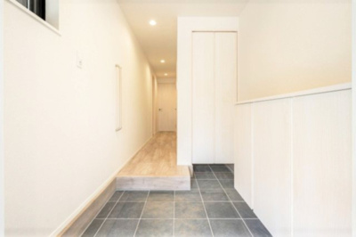 【玄関】 | 【仲介手数料３９０万円が無料！！】■豪徳寺駅１０分 ■宮の坂駅２分 ■リビングの天井は吹抜け！  | 【仲介手数料３９０万円が無料！】
Ａ号棟　終了
Ｂ号棟　１１，８８０万円
Ｃ号棟　１１，８８０万円
■豪徳寺駅１０分
■宮の坂駅２分
■リビングの天井は吹抜け
■耐震性能が最高等級
■省エネ性能ラベル