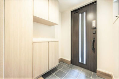 【玄関】 | 【仲介手数料３９０万円が無料！！】■豪徳寺駅１０分 ■宮の坂駅２分 ■リビングの天井は吹抜け！  | 【仲介手数料３９０万円が無料！】
Ａ号棟　終了
Ｂ号棟　１１，８８０万円
Ｃ号棟　１１，８８０万円
■豪徳寺駅１０分
■宮の坂駅２分
■リビングの天井は吹抜け
■耐震性能が最高等級
■省エネ性能ラベル