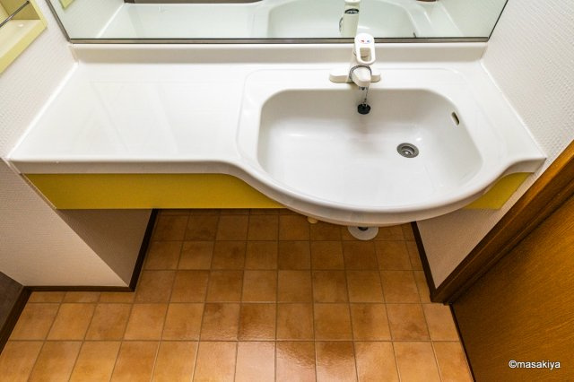 BRICK HOUSEの洗面所|洗面・脱衣　大きな鏡付き