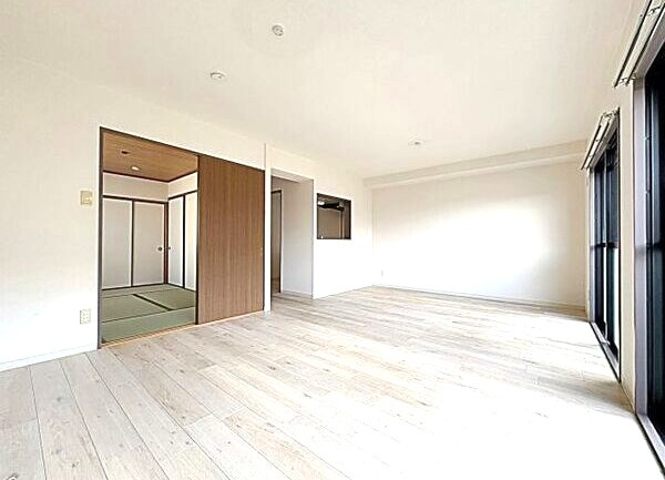 ファミーユすなごＡの居間・リビング