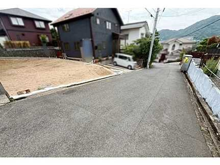 安佐南区長楽寺１丁目の前面道路含む現地写真