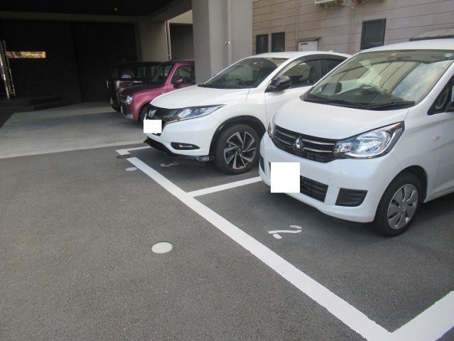 ESレジデンスの駐車場