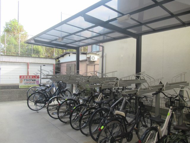 ESレジデンスの駐車場