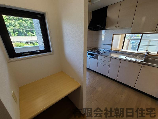 【キッチン】 | サンシティ嫁ヶ島 | コンパクトなキッチンで掃除もラクラク