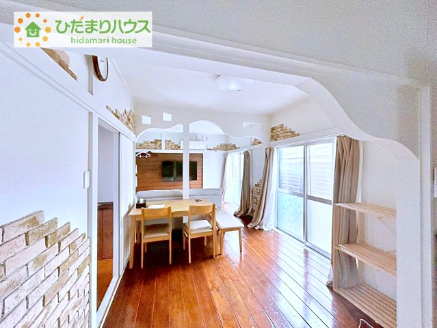 【居間・リビング】 | 取手市椚木　中古戸建　 | テレビ・冷蔵庫・洗濯機・ベッド・ソファなど、すべて揃っています。初期費用を大幅カット！