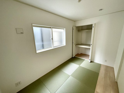 【和室】 | 【新築分譲住宅　～クレイドルガーデン～】 山形市あかねヶ丘　第4　☆全3棟☆ | 【Japanese style room】
家事スペースやお子様の遊び場として、または客室として、大活躍間違いなしの和室。注目されているダイヤロン畳を使用。傷みづらくダニやカビの発生も抑えてくれます◎
