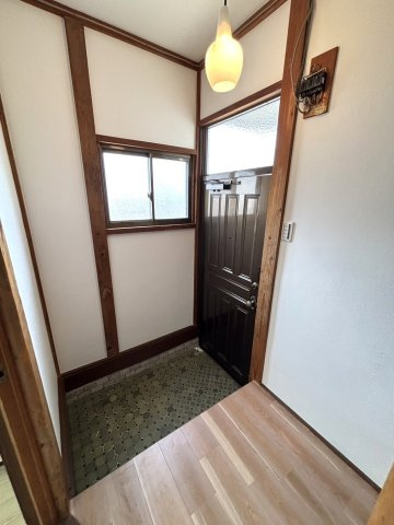 中野4丁目戸建の玄関