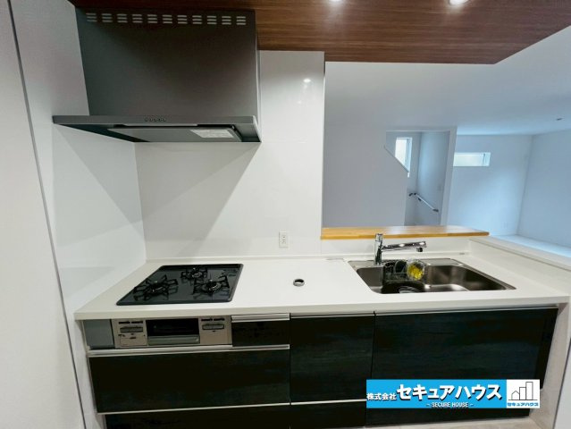 【今からご案内可能】東海市荒尾町細高根　全2棟のキッチン|【キッチン】
◆同時にたくさんの料理が調理できる。「焼く・蒸す・煮る」の工程を同時進行で進めることができるので、料理を素早く作ることができます。育児でバタバタ忙しいママに嬉しい♪