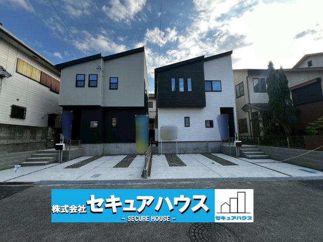 【今からご案内可能】東海市荒尾町細高根　全2棟の外観|■現地外観写真
駐車並列2台可能！オプション工事でカーポート設置などいかがでしょうか。その他にも、フェンスなどの「オプション工事」もご提案いたします♪