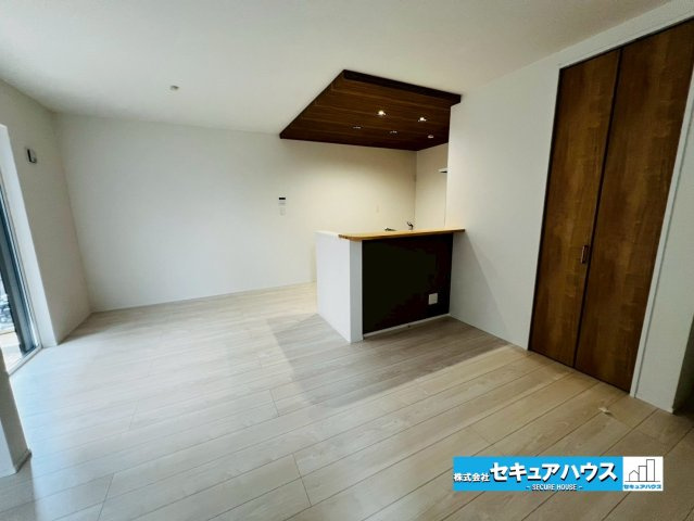 【今からご案内可能】東海市荒尾町細高根　全2棟の居間・リビング|【LDK】
◆日当たりが良く温かい広々リビングは家族の団らんスペースになります。