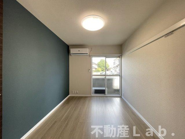 ヴィラウィステリア南高江の洋室