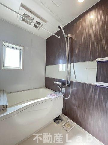 ヴィラウィステリア南高江の浴室