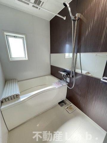 ヴィラウィステリア南高江の浴室