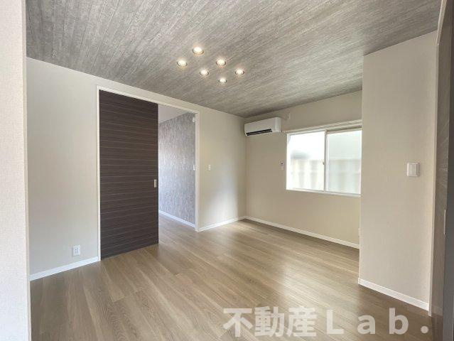 ヴィラウィステリア南高江の居間・リビング