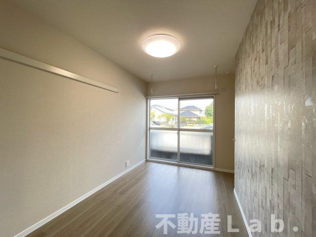 ヴィラウィステリア南高江の洋室