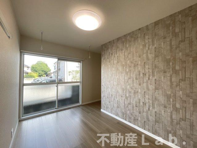 ヴィラウィステリア南高江の洋室