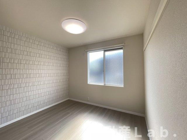 ヴィラウィステリア南高江の洋室