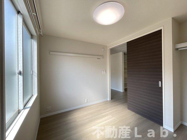 ヴィラウィステリア南高江の洋室