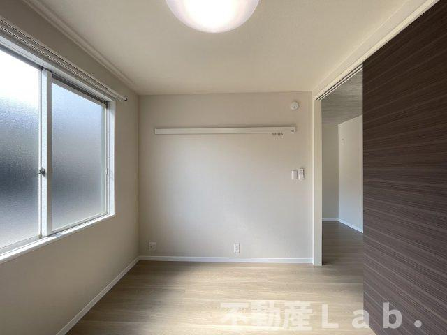 ヴィラウィステリア南高江の洋室