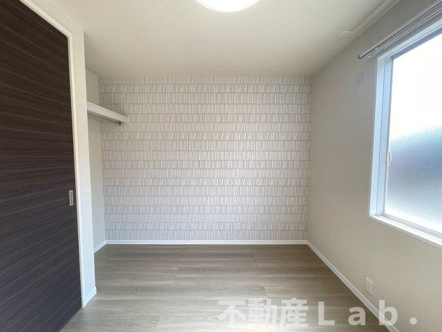 ヴィラウィステリア南高江の洋室