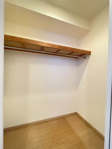 エルシア四条麩屋町の収納|洋室5.1帖
約1.4帖分のウォークインクローゼット