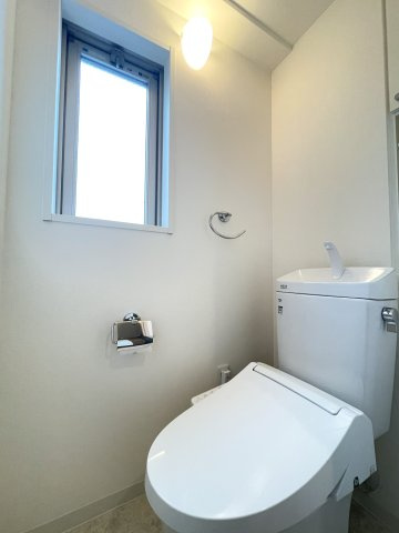 エルシア四条麩屋町のトイレ|トイレには窓があります