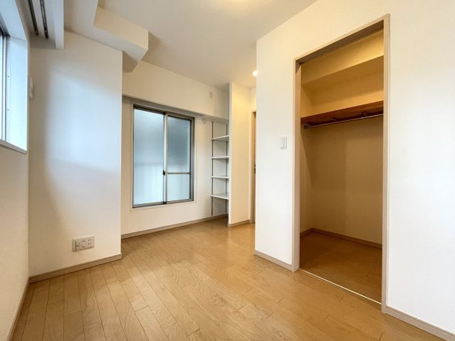 エルシア四条麩屋町の洋室|洋室5.1帖
約1.4帖分のウォークインクローゼットがあります。