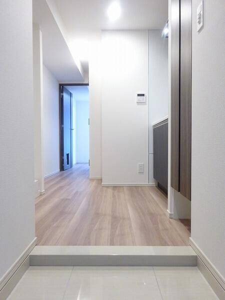 ＡＺＥＳＴ関内の玄関