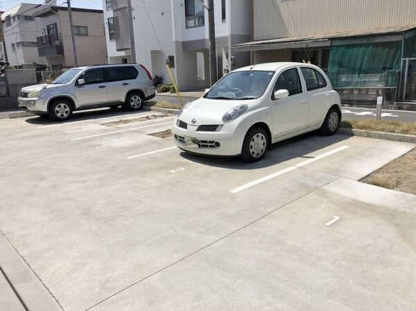 フローラの駐車場