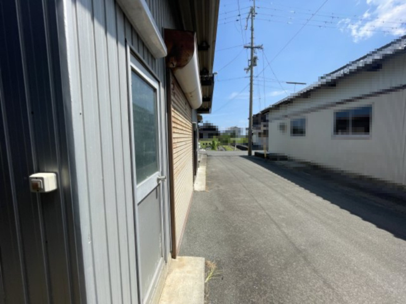 高島市新旭町深溝中古倉庫の外観