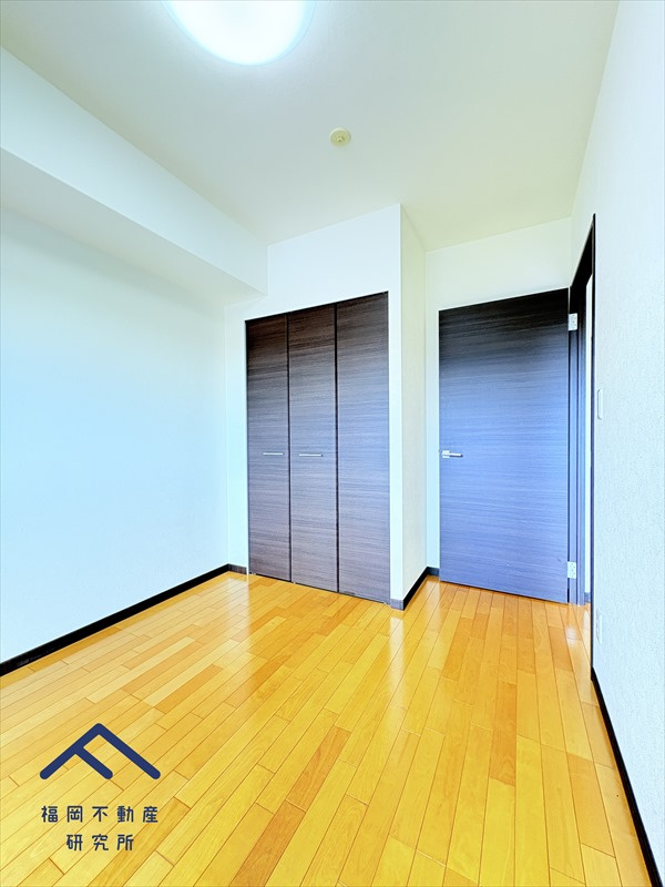 アンピール弥生が丘の洋室