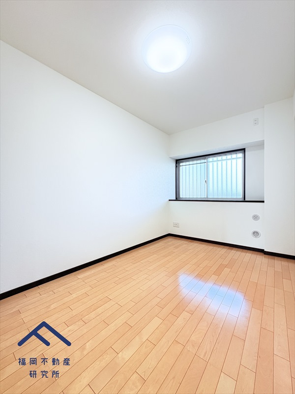 アンピール弥生が丘の洋室