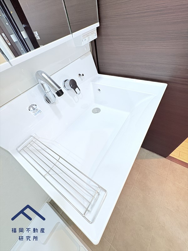 アンピール弥生が丘の独立洗面台