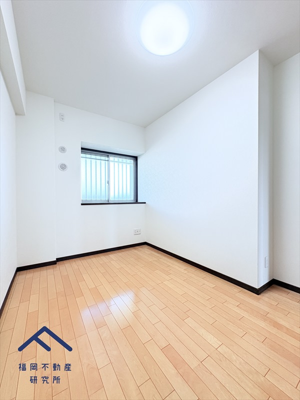 アンピール弥生が丘の洋室