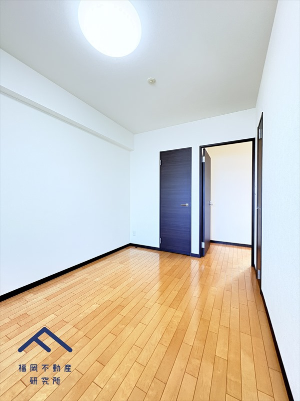 アンピール弥生が丘の洋室