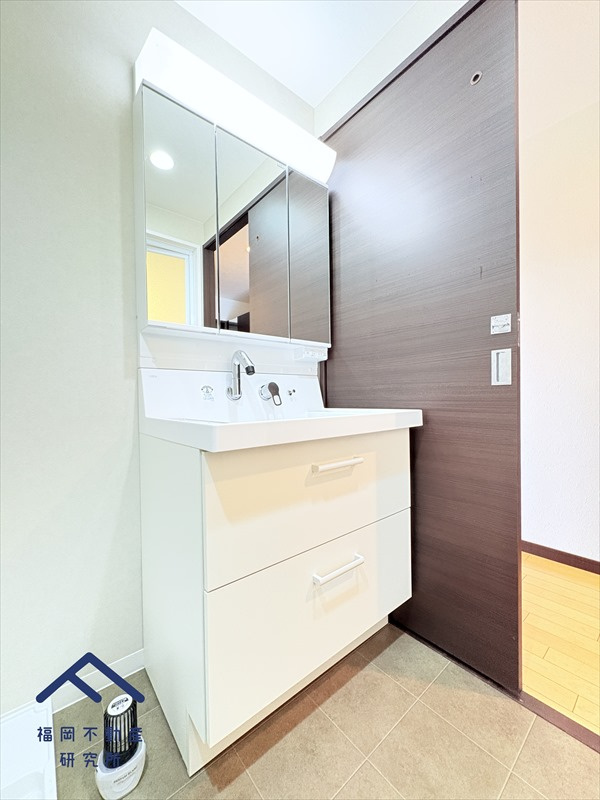 アンピール弥生が丘の独立洗面台