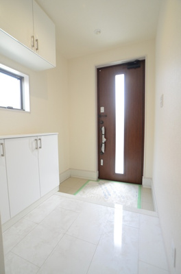 【玄関】 | 海老名市東柏ケ谷5丁目 新築戸建て 全3棟【仲介手数料無料】