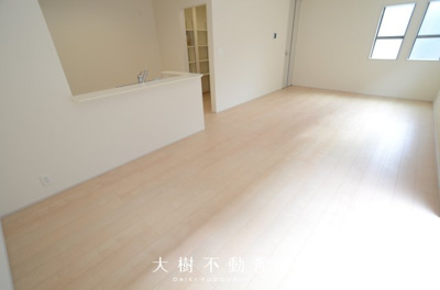 【居間・リビング】 | 海老名市東柏ケ谷5丁目 新築戸建て 全3棟【仲介手数料無料】