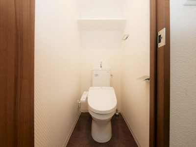 【トイレ】 | HRフロントリーガル難波WEST | 落ち着いた色調のトイレです