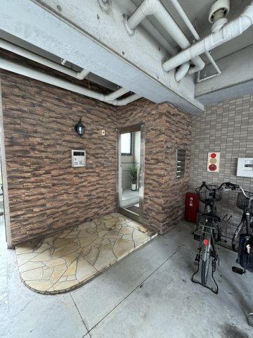 グランデージ中央町のエントランス
