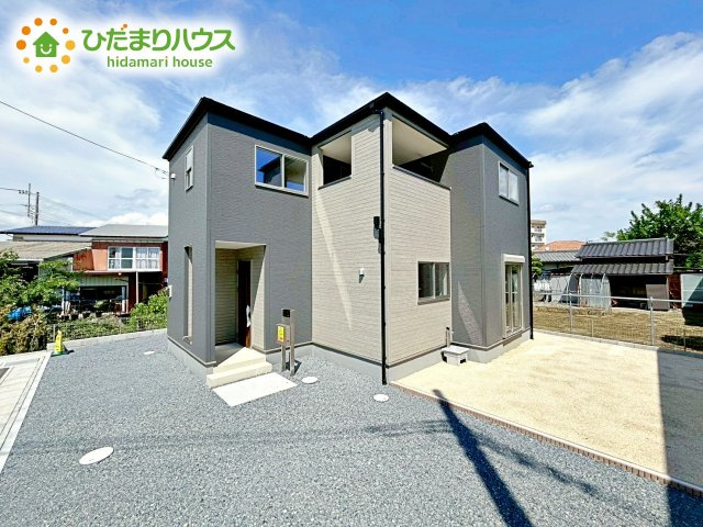 【外観】 | 笠間駅前1期　新築戸建　6号棟 | 周囲の環境に馴染みやすいスタイリッシュな外観です。