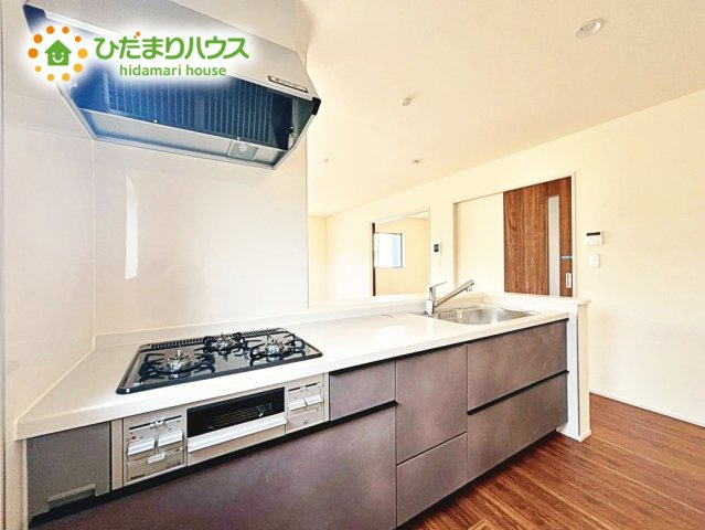 【キッチン】 | 笠間駅前1期　新築戸建　6号棟 | 3口コンロでお料理する時間も短くなりそうですね(*‘∀‘)