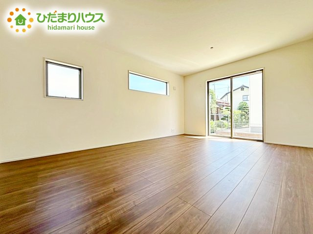 【居間・リビング】 | 笠間駅前1期　新築戸建　6号棟 | 南向きで日当たり良好(^^♪