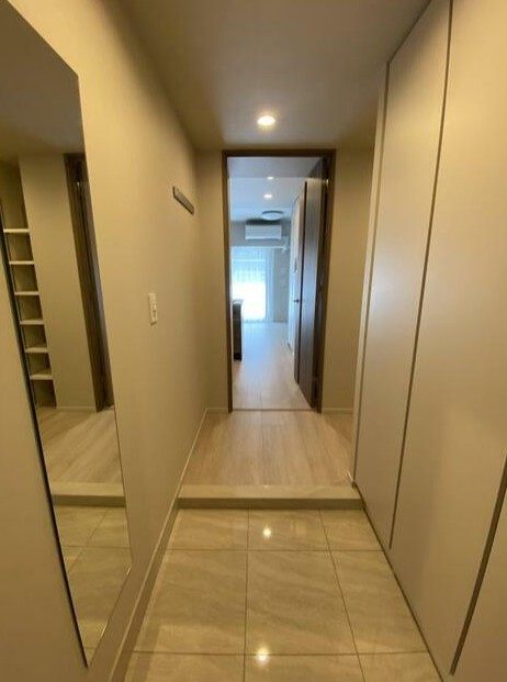 クレストコート上野の玄関