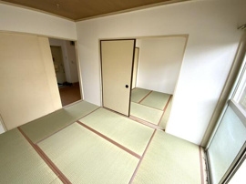手前６畳、奥４．５畳の和室