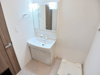 【洗面所】 | プリムローズ　Ａ | 脱衣スペースもあります
