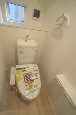 【トイレ】 | 綾瀬市上土棚北3丁目 新築戸建て 全3棟【仲介手数料無料】 | 1階